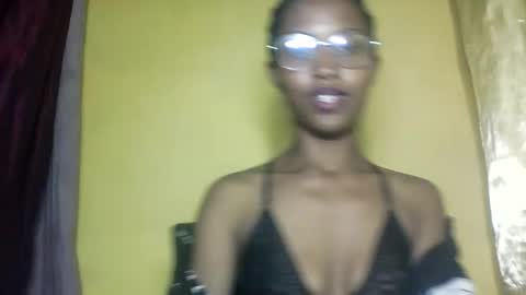 Snapshot of nathalie004 chatting on September 11, 2025, 8:25 am nathalie004 online show from September 11, 2025, 8:25 am