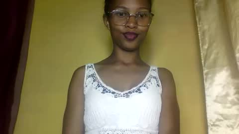 Snapshot of nathalie004 chatting on September 12, 2025, 6:57 am nathalie004 online show from September 12, 2025, 6:57 am