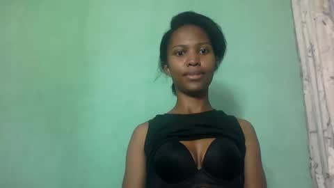 Snapshot of nathalie004 chatting on October 17, 2025, 6:27 am nathalie004 online show from October 17, 2025, 6:27 am