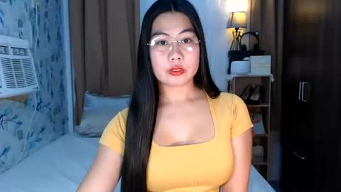 Snapshot of nathalie_hart chatting on July 14, 2026, 12:57 am Queen Marga online show from July 14, 2026, 12:57 am