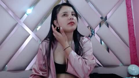 nathaly low online show from September 9, 2025, 3:06 am