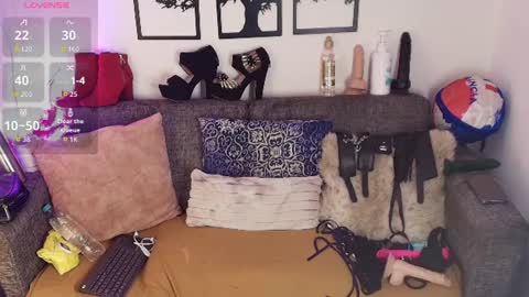 Snapshot of nathaly_stepmom chatting on June 23, 2026, 12:47 pm Natha online show from June 23, 2026, 12:47 pm