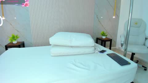 nathassa online show from February 3, 2025, 2:45 pm