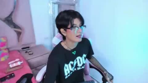 natsumiht online show from September 20, 2025, 4:57 am