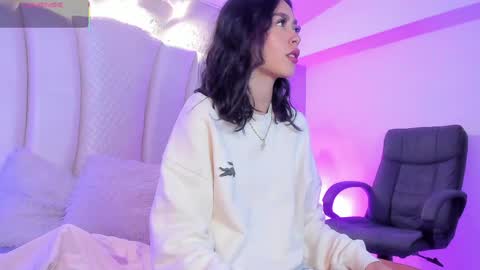 Snapshot of natt_collins chatting on May 10, 2026, 3:33 am Natalia online show from May 10, 2026, 3:33 am
