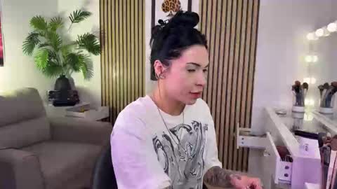 NATTY FIERROS online show from October 30, 2025, 8:05 am