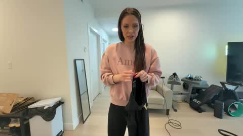 NATTY FIERROS online show from April 21, 2026, 10:12 pm