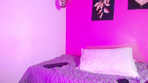 Gwen  online show from December 16, 2024, 1:11 pm