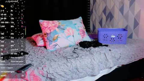 Gwen  online show from October 8, 2025, 7:44 pm