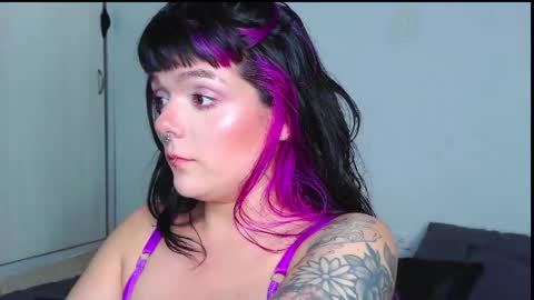 Em  please help me reach 100 thumbs up 3 online show from April 24, 2026, 12:57 am