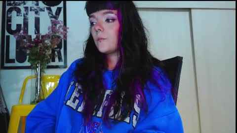 Em  please help me reach 100 thumbs up 3 online show from April 26, 2026, 8:39 pm