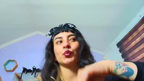 Kitten online show from October 8, 2025, 7:55 pm