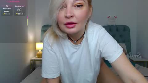 Milena  online show from December 3, 2025, 7:49 am