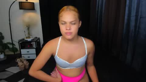 Snapshot of naughtychanell chatting on July 8, 2026, 5:39 pm naughtychanell online show from July 8, 2026, 5:39 pm