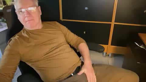 naughtydaddyla online show from December 14, 2025, 7:40 pm