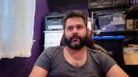 sakhtlaundaz online show from November 7, 2025, 3:23 pm