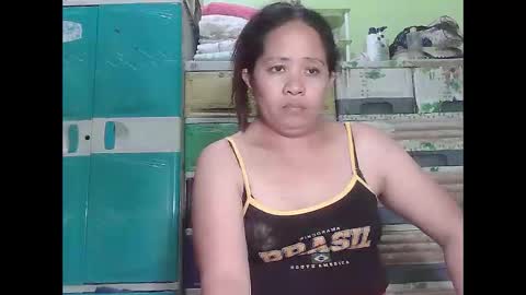 naughtymom26 online show from April 11, 2026, 2:27 am