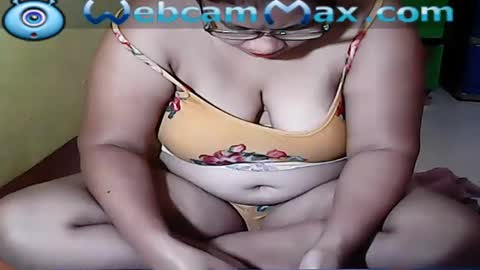 Snapshot of naughtypinay08 chatting on September 12, 2025, 3:23 pm juls online show from September 12, 2025, 3:23 pm