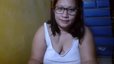 Snapshot of naughtypinay08 chatting on October 21, 2025, 8:42 pm juls online show from October 21, 2025, 8:42 pm