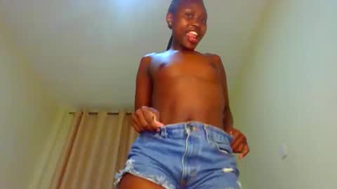 naughtyqueen12 online show from September 12, 2025, 11:54 am