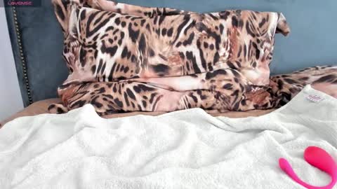 Aryna online show from September 17, 2025, 7:10 am