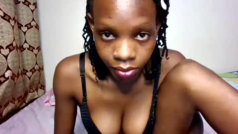 Snapshot of naughtysweetqueen chatting on June 14, 2026, 3:58 pm queen online show from June 14, 2026, 3:58 pm