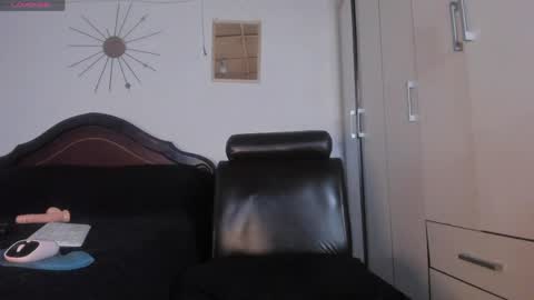 Snapshot of naugthy_curvy1_ chatting on May 29, 2026, 7:23 pm sara online show from May 29, 2026, 7:23 pm