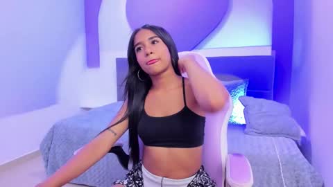 Snapshot of naugthy_skinny chatting on October 6, 2025, 6:27 pm Angela online show from October 6, 2025, 6:27 pm