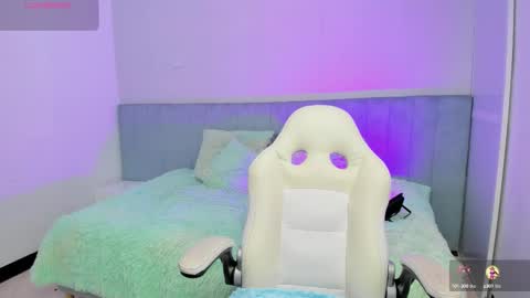 Snapshot of naugthy_skinny chatting on October 13, 2025, 5:46 pm Angela online show from October 13, 2025, 5:46 pm