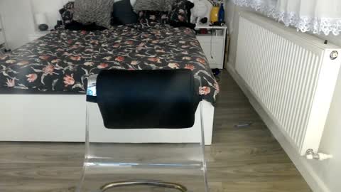 Snapshot of nauty_leila chatting on January 30, 2025, 12:37 pm KimBeee online show from January 30, 2025, 12:37 pm