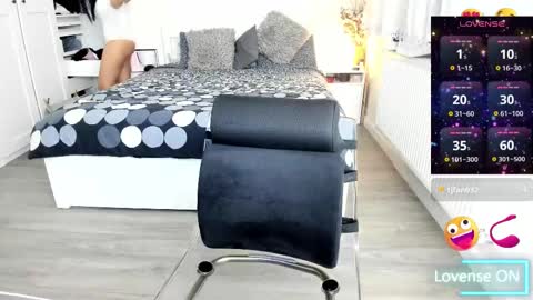 Snapshot of nauty_leila chatting on February 18, 2025, 6:59 am KimBeee online show from February 18, 2025, 6:59 am