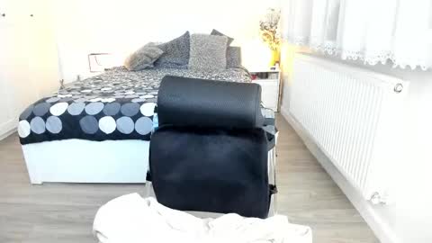 Snapshot of nauty_leila chatting on February 20, 2025, 6:28 am KimBeee online show from February 20, 2025, 6:28 am