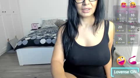 Snapshot of nauty_leila chatting on March 8, 2025, 6:54 am KimBeee online show from March 8, 2025, 6:54 am