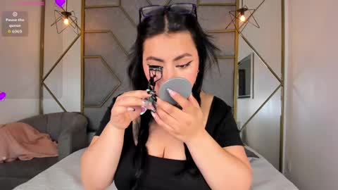 NavannyCattan online show from October 2, 2025, 5:36 am