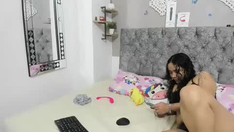 nay_and_aleja online show from December 4, 2024, 2:53 am