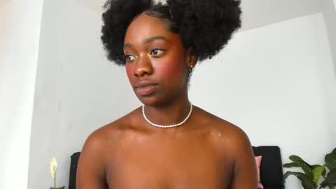 Nayah Williams  - OnlyFans  online show from December 12, 2024, 4:53 pm