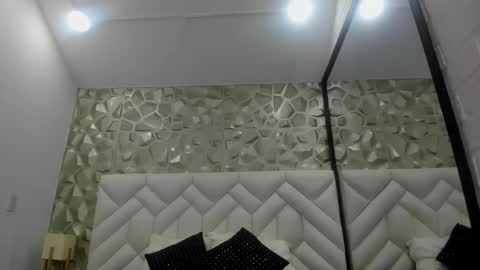 nayara_macherano online show from October 31, 2025, 11:22 am