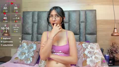 Snapshot of nayecloud chatting on September 19, 2025, 3:56 pm Naye online show from September 19, 2025, 3:56 pm