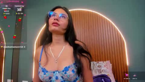 Snapshot of nayecloud chatting on November 1, 2025, 3:52 am Naye online show from November 1, 2025, 3:52 am