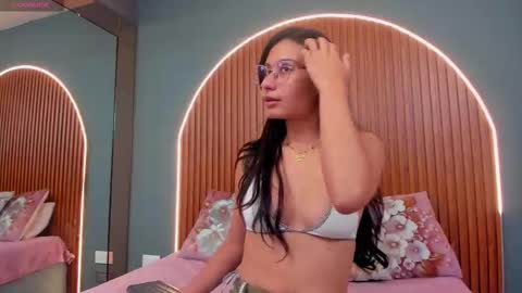 Snapshot of nayecloud chatting on November 21, 2025, 4:33 am Naye online show from November 21, 2025, 4:33 am