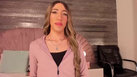 Snapshot of nayla_monroee chatting on July 1, 2026, 8:41 pm Nayla online show from July 1, 2026, 8:41 pm