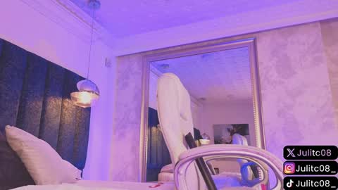 Juli  online show from January 21, 2025, 2:26 pm