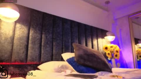 Juli  online show from April 17, 2026, 11:35 am