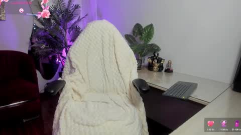 Hellen online show from March 11, 2025, 7:25 pm