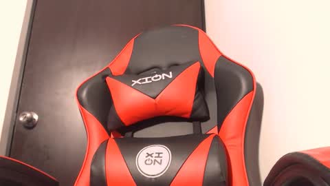 Laura   online show from October 9, 2025, 8:29 pm