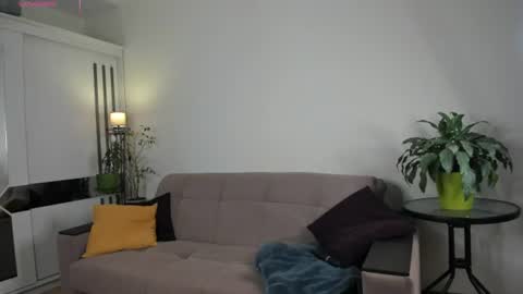 Snapshot of needyouhere_ chatting on July 4, 2026, 8:20 am Kira online show from July 4, 2026, 8:20 am