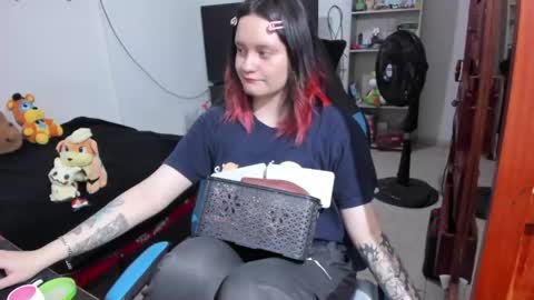 Geek Nicole    im Neeko UwU online show from April 19, 2026, 12:26 pm