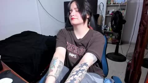 Geek Nicole    im Neeko UwU online show from June 3, 2026, 2:33 pm