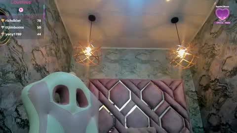 Nefer  online show from September 28, 2025, 1:38 pm