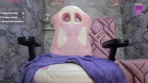 Nefer  online show from October 19, 2025, 6:52 pm